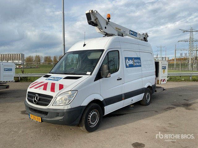 Mercedes-Benz mobiele kraan - Nền bục trên không gắn trên xe tải: hình 2 Mercedes-Benz mobiele kraan - Nền bục trên không gắn trên xe tải: hình 2