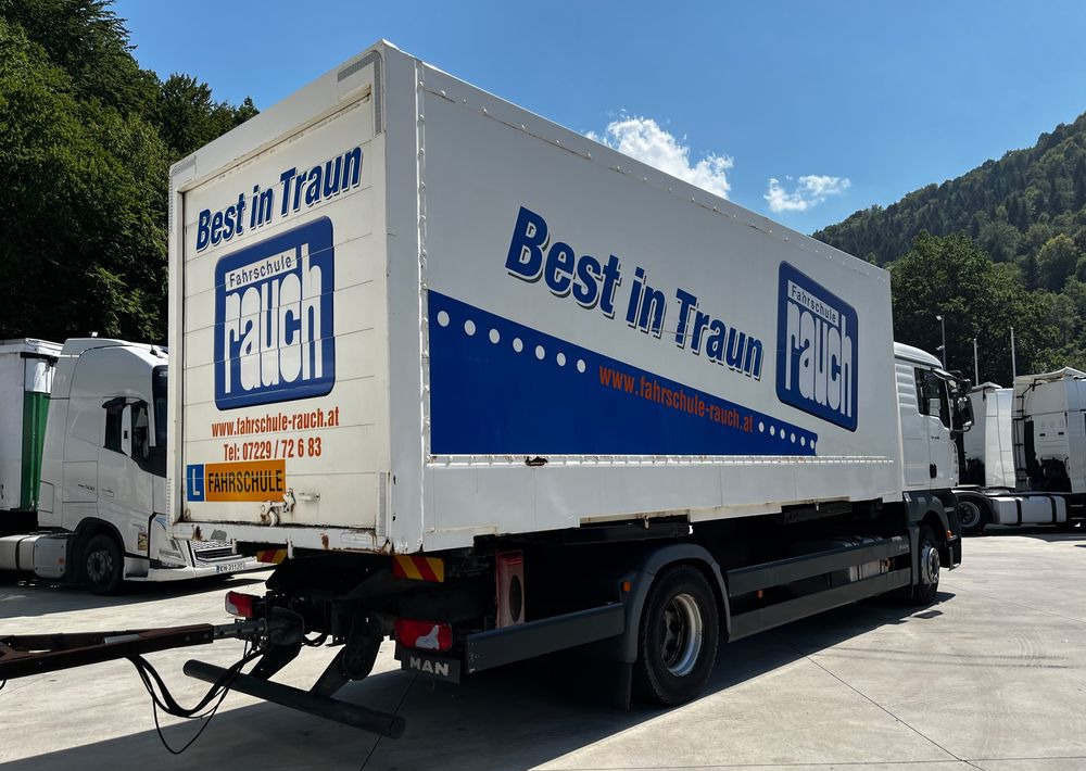 MAN TGA 18.350 6x2 D20 // BDF // Niski Przebieg // + Przyczepa Schmitz BDF // - Xe tải khung gầm: hình 5 MAN TGA 18.350 6x2 D20 // BDF // Niski Przebieg // + Przyczepa Schmitz BDF // - Xe tải khung gầm: hình 5