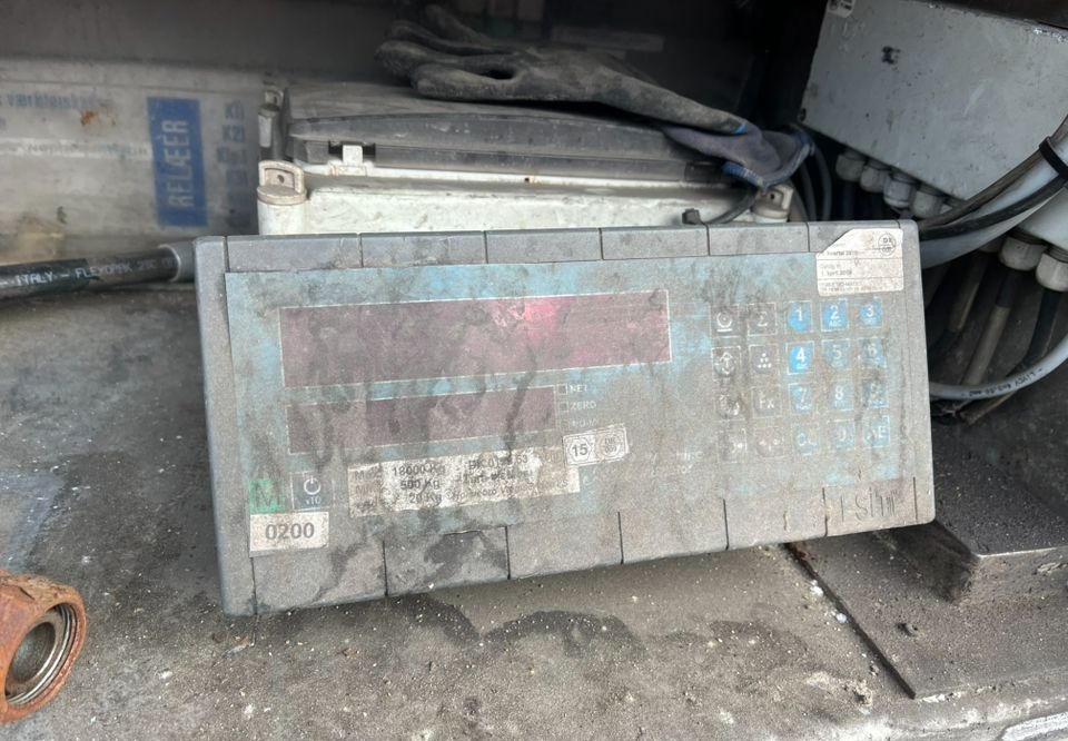 Pezzaioli HMK Industri // Do przewozu zwierząt // 2004 Rok // 3 Pokłady // Waga // Osi skrętne // Oznonacja // - Sơ mi rơ moóc chở gia súc: hình 5 Pezzaioli HMK Industri // Do przewozu zwierząt // 2004 Rok // 3 Pokłady // Waga // Osi skrętne // Oznonacja // - Sơ mi rơ moóc chở gia súc: hình 5