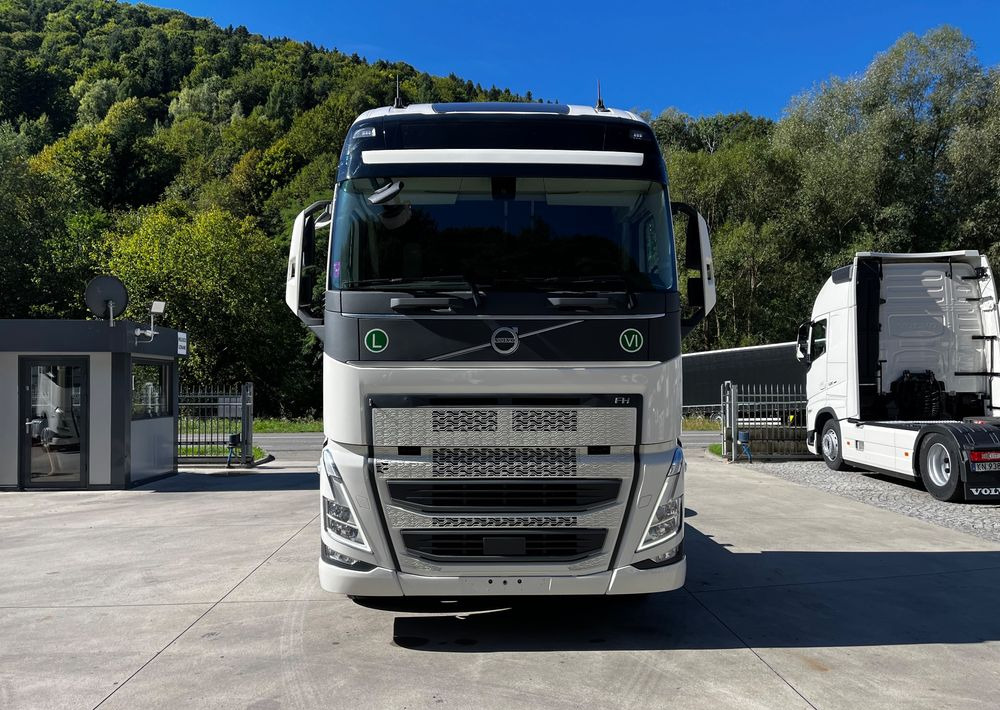 Volvo FH 500 // Zamiana na starszy // EURO 6 // Standard // 2024 Rok // Parkclima // Globe XL // Skóry // Joystick // - Xe đầu kéo: hình 2 Volvo FH 500 // Zamiana na starszy // EURO 6 // Standard // 2024 Rok // Parkclima // Globe XL // Skóry // Joystick // - Xe đầu kéo: hình 2