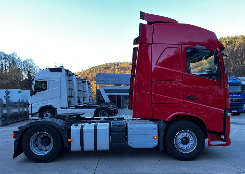 Volvo FH // Standard // 2018 // Duże zbiorniki // Klima postojowa // Radary // Idealny ! - Xe đầu kéo: hình 4 Volvo FH // Standard // 2018 // Duże zbiorniki // Klima postojowa // Radary // Idealny ! - Xe đầu kéo: hình 4