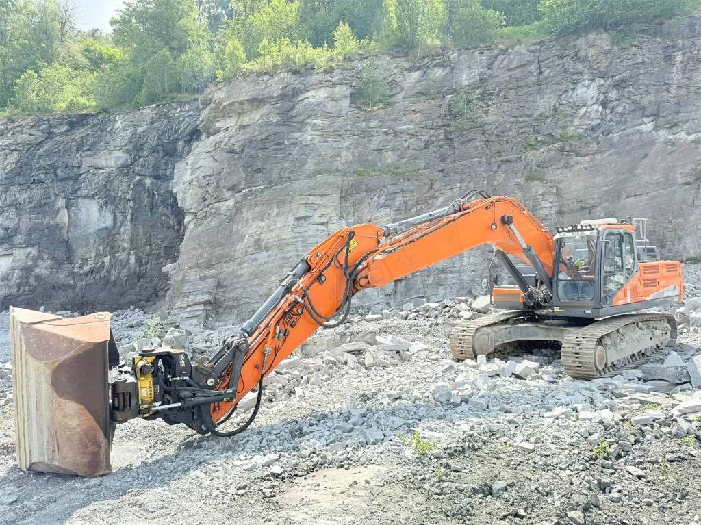 Doosan DX 300 LC-5 - Máy xúc bánh xích: hình 1 Doosan DX 300 LC-5 - Máy xúc bánh xích: hình 1