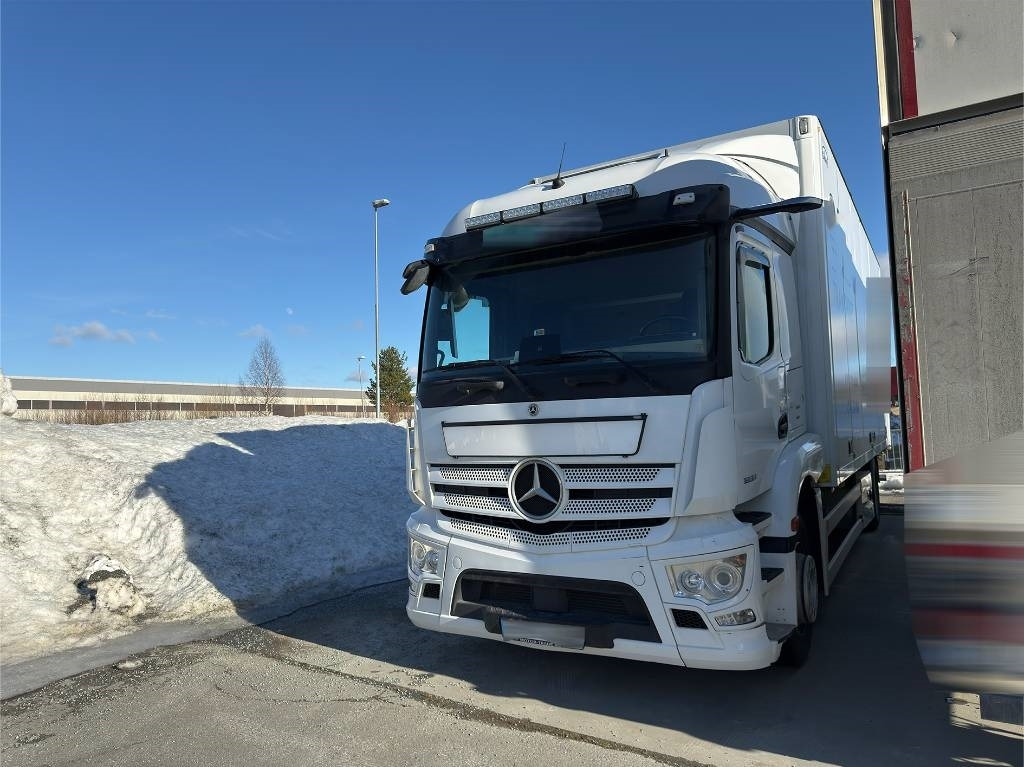 Mercedes-Benz Actros 1833 - Xe tải hộp: hình 2 Mercedes-Benz Actros 1833 - Xe tải hộp: hình 2