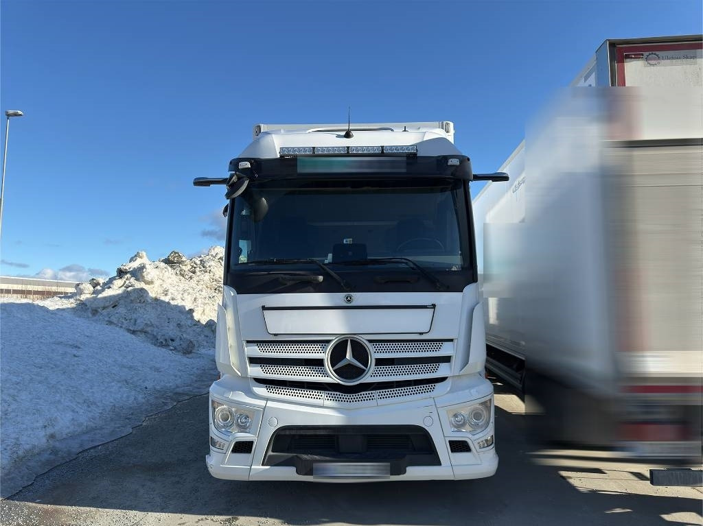 Mercedes-Benz Actros 1833 - Xe tải hộp: hình 3 Mercedes-Benz Actros 1833 - Xe tải hộp: hình 3