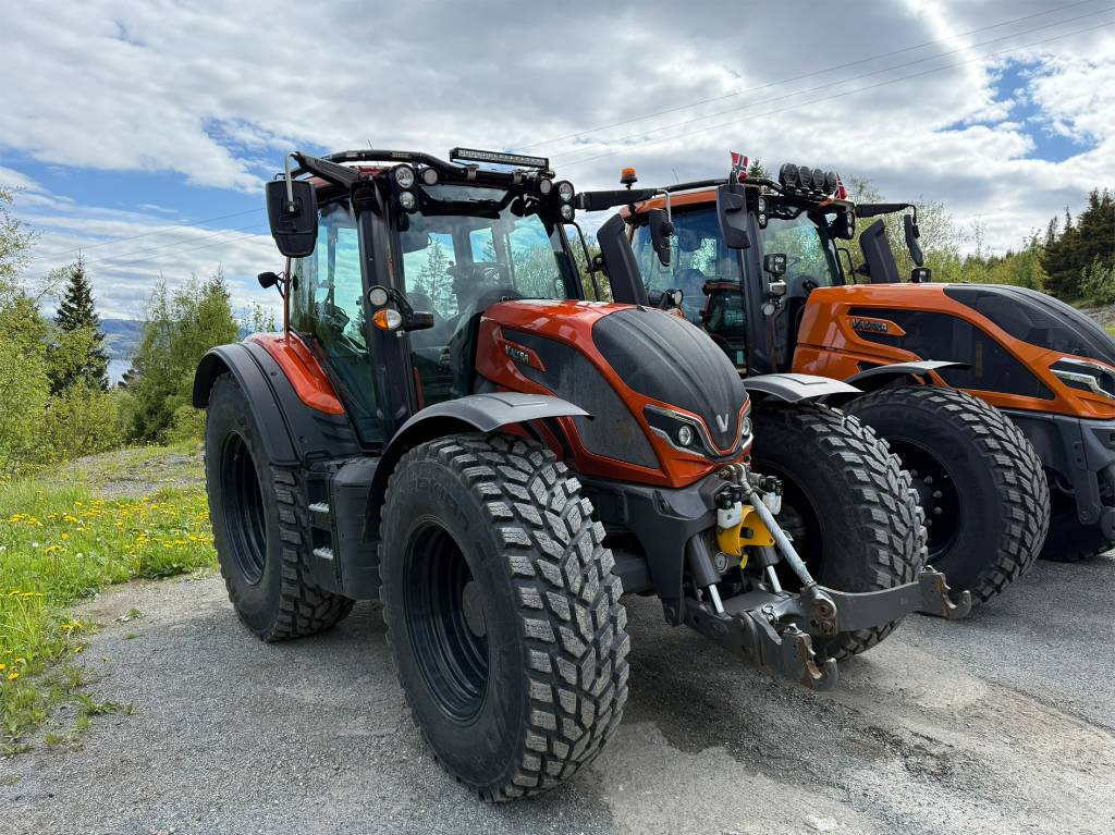 Valtra N175 V inkl. Noremat armklipper kantslåttløsning - Máy cày: hình 3 Valtra N175 V inkl. Noremat armklipper kantslåttløsning - Máy cày: hình 3