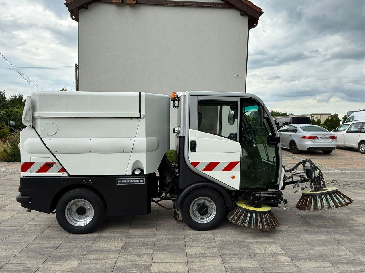 Bucher CityCat 2020 Zamiatarka 3 szczotki Klimatyzacja Ka mera cofania - Xe quét đường: hình 4 Bucher CityCat 2020 Zamiatarka 3 szczotki Klimatyzacja Ka mera cofania - Xe quét đường: hình 4