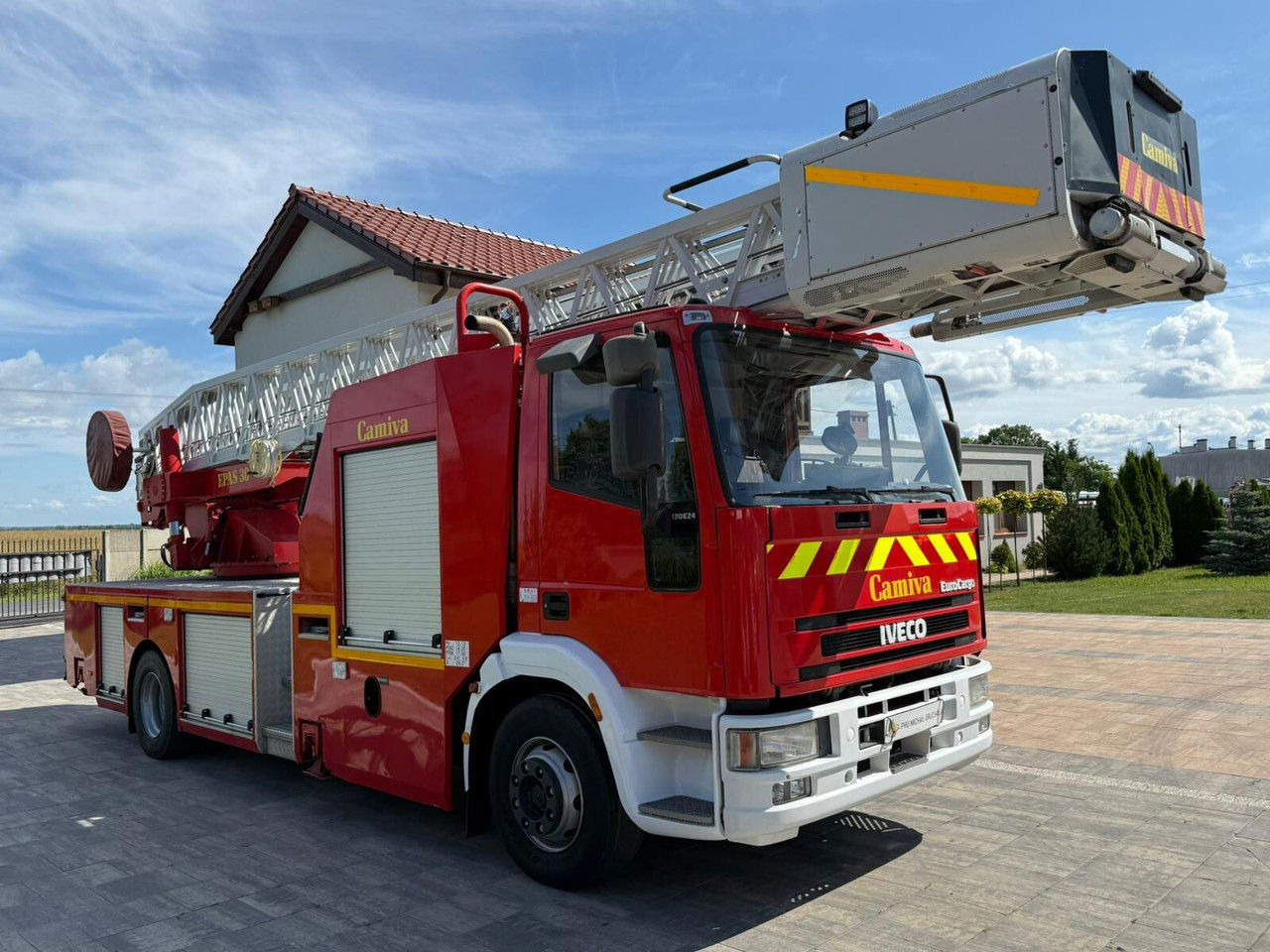 Iveco Eurocargo 130E24 30metrów Podnośnik koszowy zwyżka - Nền bục trên không gắn trên xe tải: hình 4 Iveco Eurocargo 130E24 30metrów Podnośnik koszowy zwyżka - Nền bục trên không gắn trên xe tải: hình 4