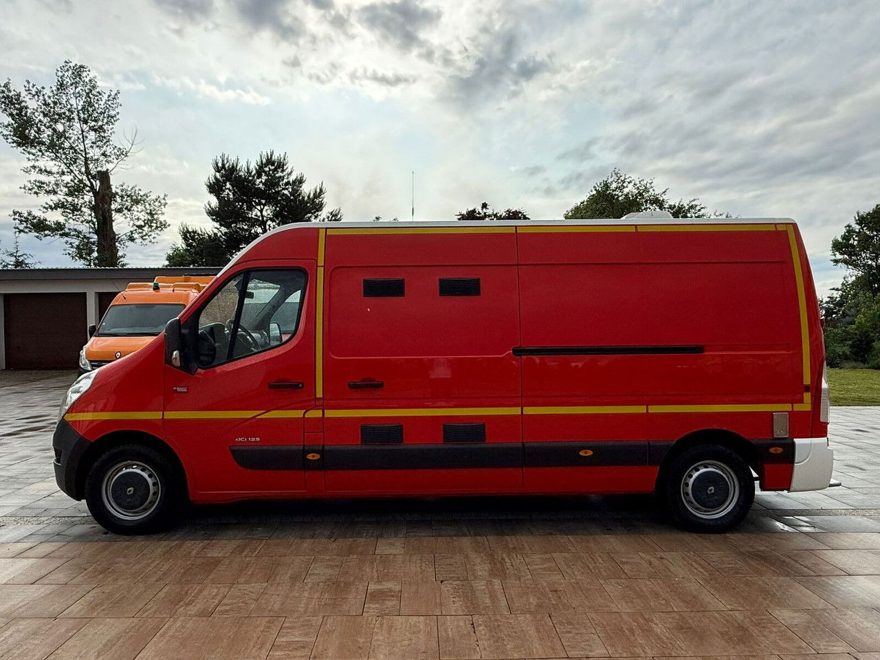 Renault Master 2016 Rok Ambulans Karetka Pogotowie - Xe cứu thương: hình 5 Renault Master 2016 Rok Ambulans Karetka Pogotowie - Xe cứu thương: hình 5