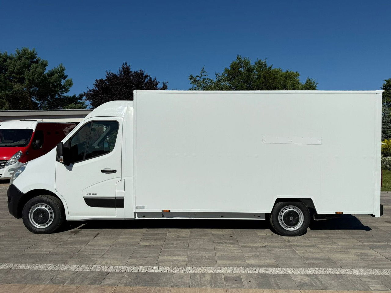 Renault Master Kontener niskopodłogowy Rampa najazdowa Sprowadzony Zarej - Xe tải nhỏ thùng kín: hình 5 Renault Master Kontener niskopodłogowy Rampa najazdowa Sprowadzony Zarej - Xe tải nhỏ thùng kín: hình 5