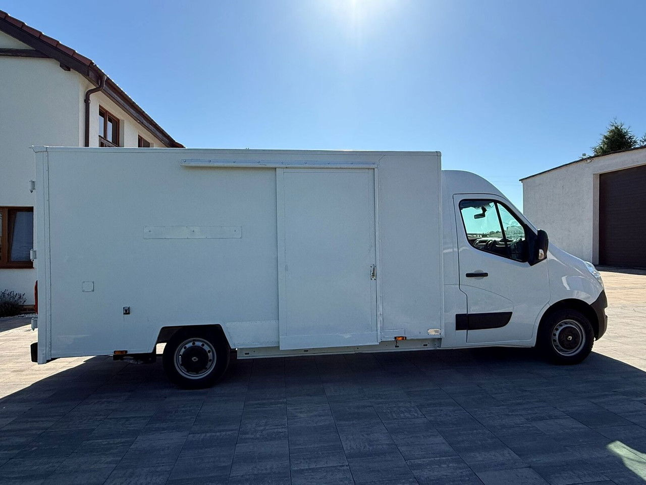 Renault Master Kontener niskopodłogowy Rampa najazdowa Sprowadzony Zarej - Xe tải nhỏ thùng kín: hình 4 Renault Master Kontener niskopodłogowy Rampa najazdowa Sprowadzony Zarej - Xe tải nhỏ thùng kín: hình 4