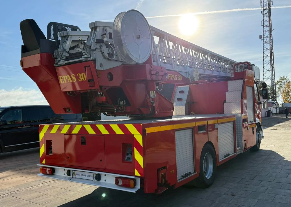 Xe tải cứu hỏa Renault Midlum 210: hình 10 Xe tải cứu hỏa Renault Midlum 210: hình 10