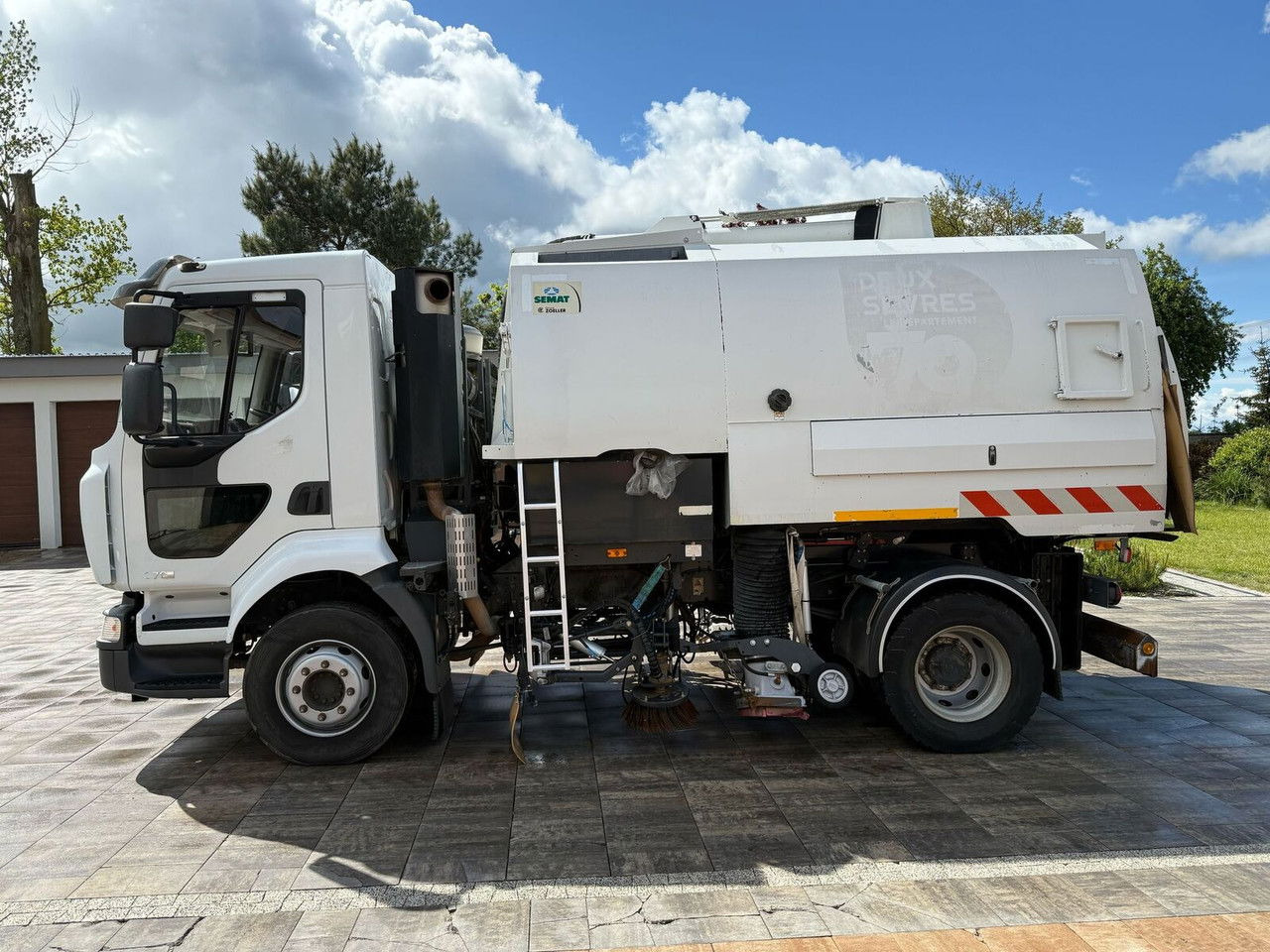 Renault Midlum 270 - Xe quét đường: hình 5 Renault Midlum 270 - Xe quét đường: hình 5
