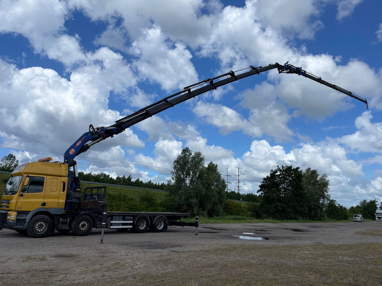 DAF CF 85.410 PM 80 crane laadkraan met jib en frontstempels - Xe cẩu tự hành: hình 2 DAF CF 85.410 PM 80 crane laadkraan met jib en frontstempels - Xe cẩu tự hành: hình 2