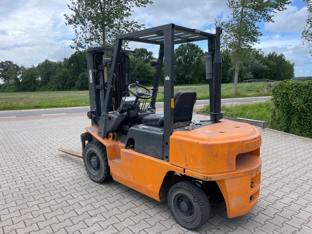 Nissan FJ02A25U 2.5 ton diesel triplo freelift heftruck - Xe nâng: hình 2 Nissan FJ02A25U 2.5 ton diesel triplo freelift heftruck - Xe nâng: hình 2