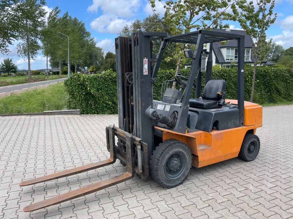 Nissan FJ02A25U 2.5 ton diesel triplo freelift heftruck - Xe nâng: hình 1 Nissan FJ02A25U 2.5 ton diesel triplo freelift heftruck - Xe nâng: hình 1
