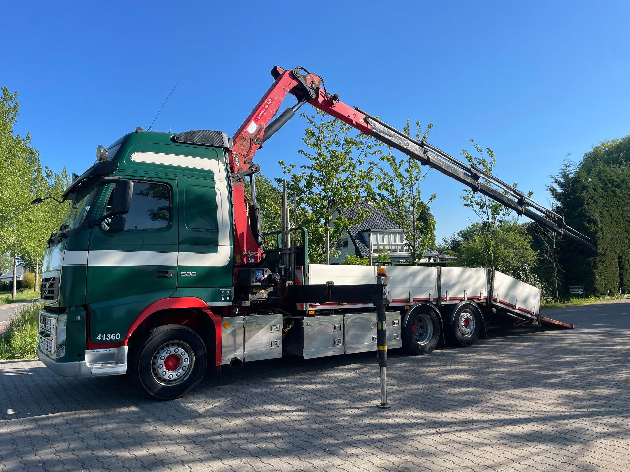 Volvo FH 13.500 HMF 2420 K5 crane, winch, and extendable deck - Xe cẩu tự hành: hình 1 Volvo FH 13.500 HMF 2420 K5 crane, winch, and extendable deck - Xe cẩu tự hành: hình 1