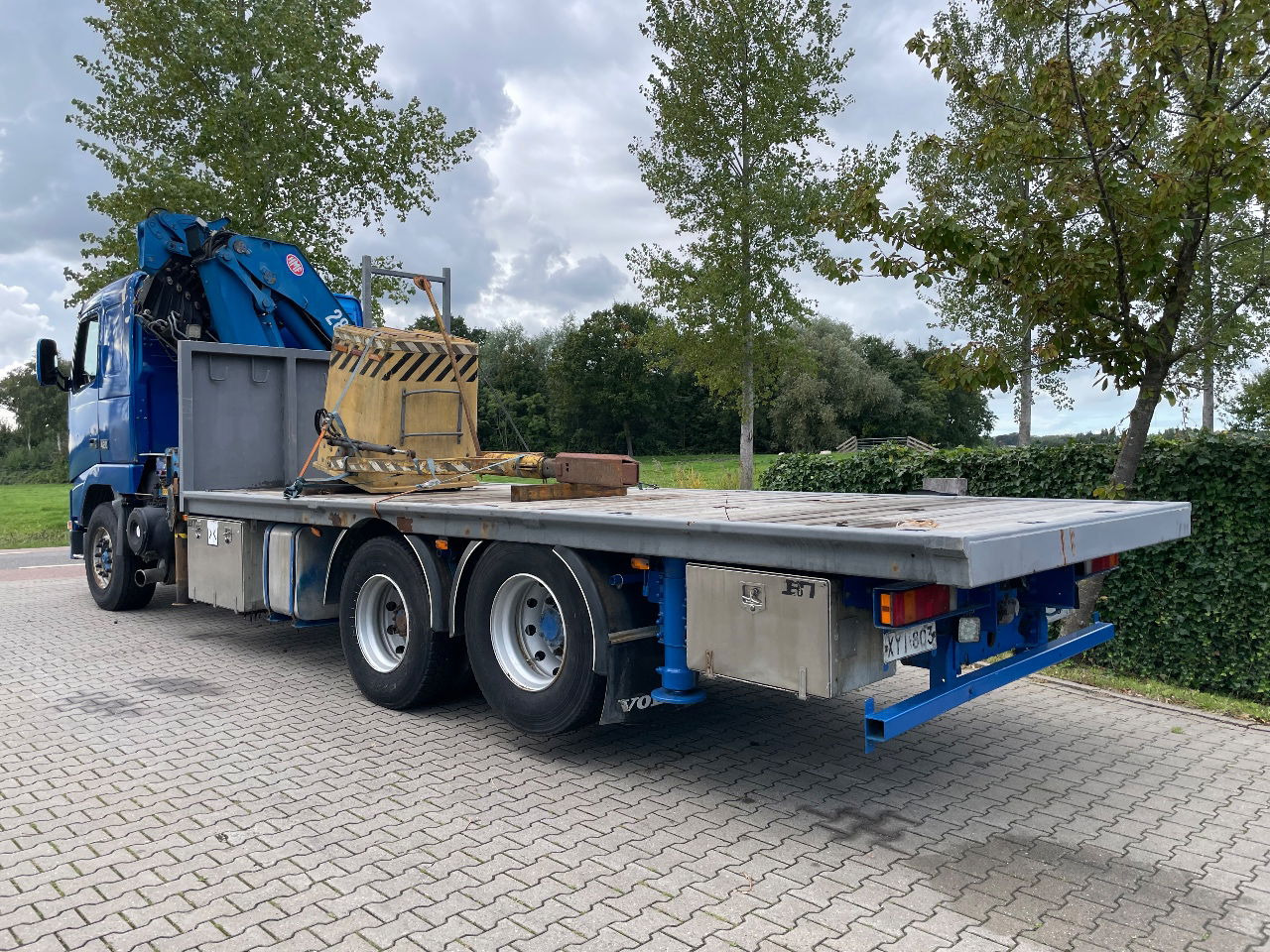 Volvo FH 16 FH16 420 with HMF 2820 crane with jib and front stamps Very Good Condition - Xe cẩu tự hành: hình 3 Volvo FH 16 FH16 420 with HMF 2820 crane with jib and front stamps Very Good Condition - Xe cẩu tự hành: hình 3