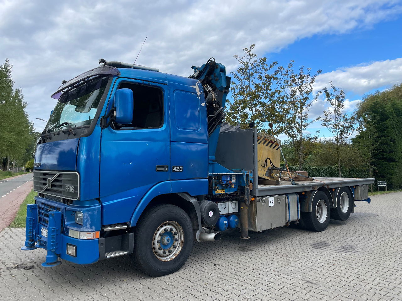 Volvo FH 16 FH16 420 with HMF 2820 crane with jib and front stamps Very Good Condition - Xe cẩu tự hành: hình 1 Volvo FH 16 FH16 420 with HMF 2820 crane with jib and front stamps Very Good Condition - Xe cẩu tự hành: hình 1
