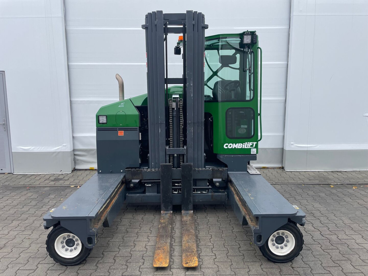 Combilift C4000 - Xe tải tiếp cận 4 hướng: hình 3 Combilift C4000 - Xe tải tiếp cận 4 hướng: hình 3