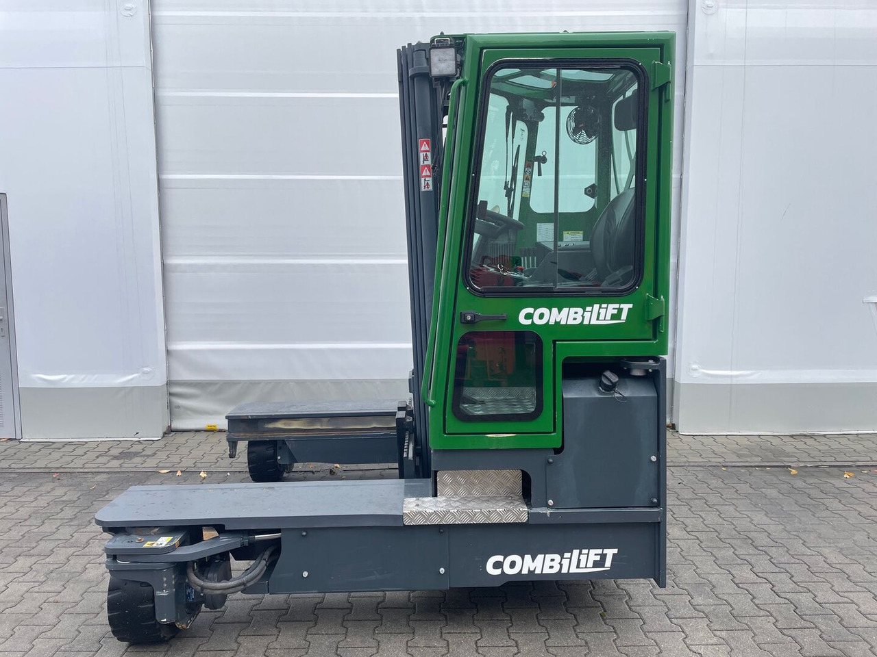 Combilift C4000 - Xe tải tiếp cận 4 hướng: hình 1 Combilift C4000 - Xe tải tiếp cận 4 hướng: hình 1