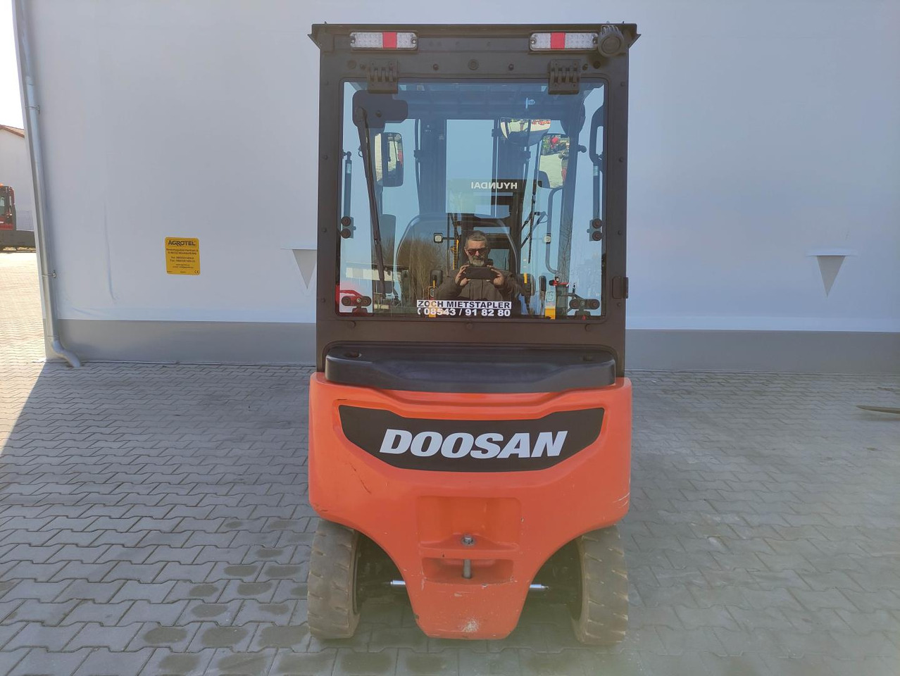 Doosan B20X-7 (Plus) - Xe nâng điện: hình 4 Doosan B20X-7 (Plus) - Xe nâng điện: hình 4