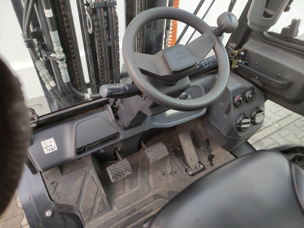 Doosan D35C-9 - Xe nâng diesel: hình 5 Doosan D35C-9 - Xe nâng diesel: hình 5