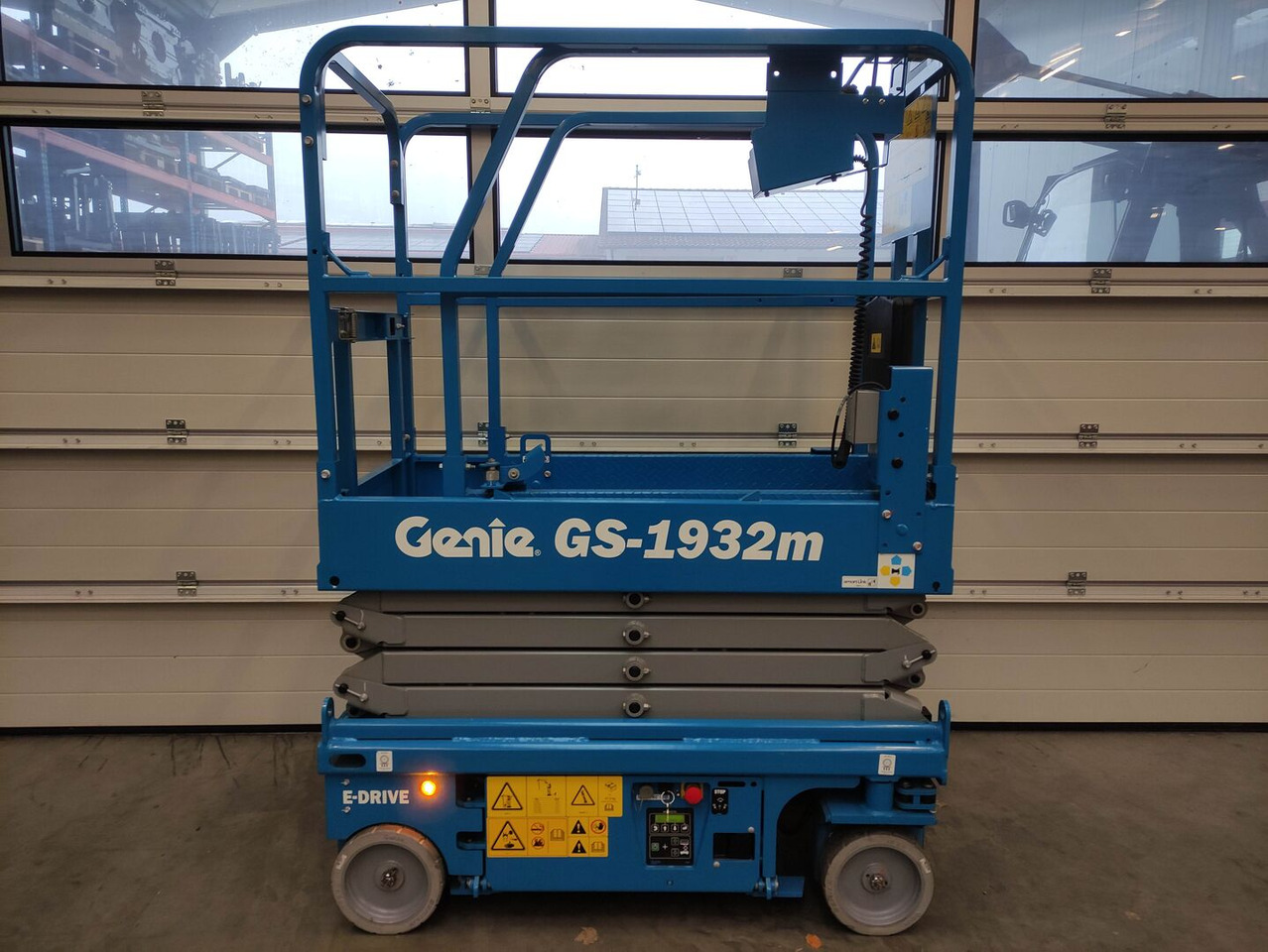 Genie GS1932m - Máy nâng người hình kéo: hình 2 Genie GS1932m - Máy nâng người hình kéo: hình 2