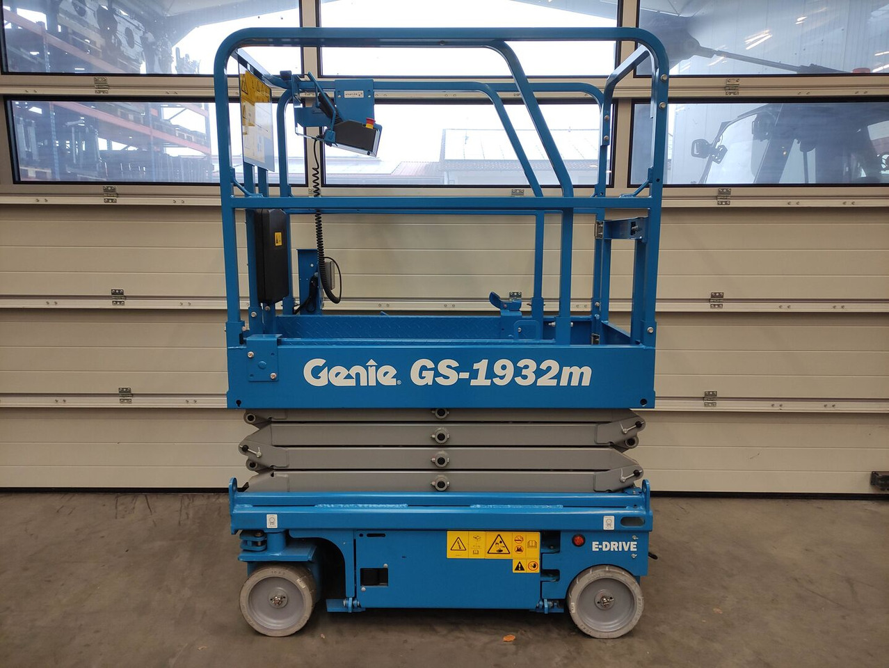 Genie GS1932m - Máy nâng người hình kéo: hình 1 Genie GS1932m - Máy nâng người hình kéo: hình 1