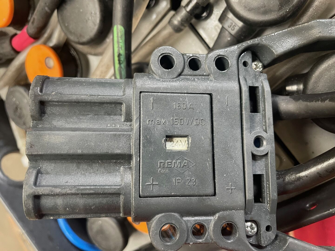 Hawker 24 Volt I 3 PZS 375 - Ắc quy cho Thiết bị xử lý vật liệu: hình 4 Hawker 24 Volt I 3 PZS 375 - Ắc quy cho Thiết bị xử lý vật liệu: hình 4