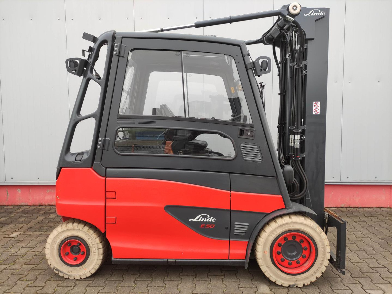 Linde E50HL-01-388 - Xe nâng điện: hình 2 Linde E50HL-01-388 - Xe nâng điện: hình 2
