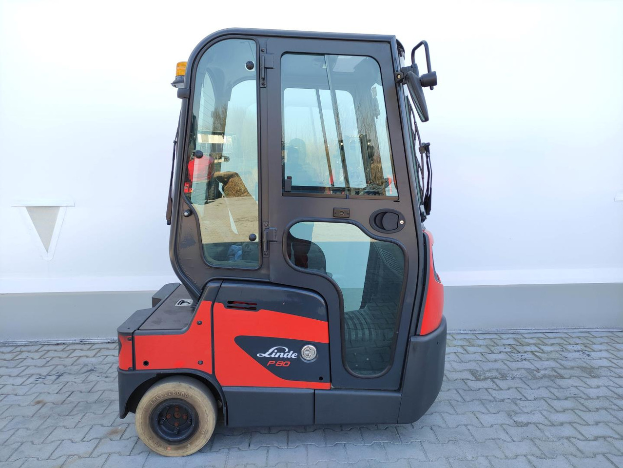 Linde P80 - Xe cày kéo: hình 2 Linde P80 - Xe cày kéo: hình 2