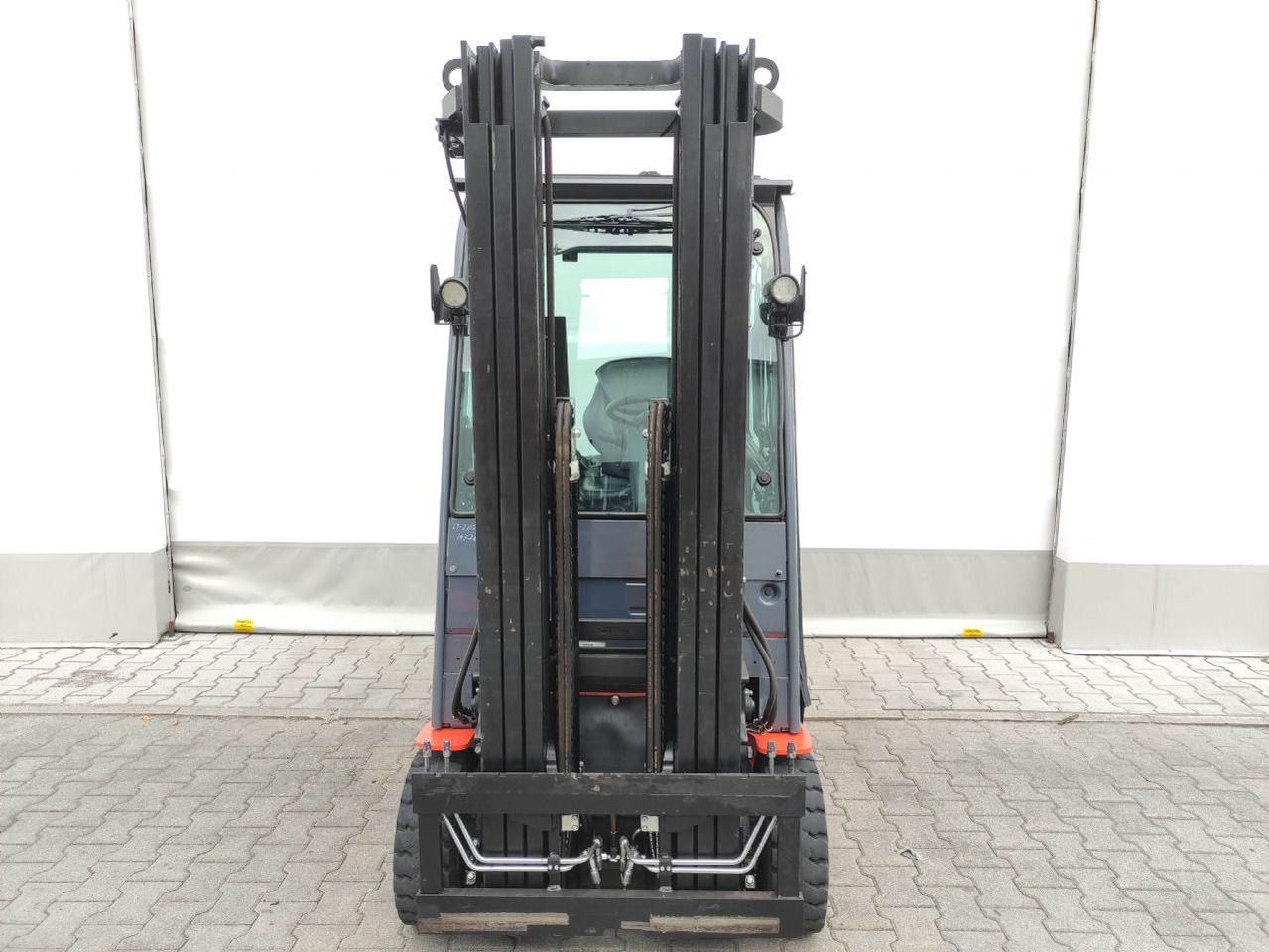 Toyota 8FBE16T - Xe nâng điện: hình 3 Toyota 8FBE16T - Xe nâng điện: hình 3