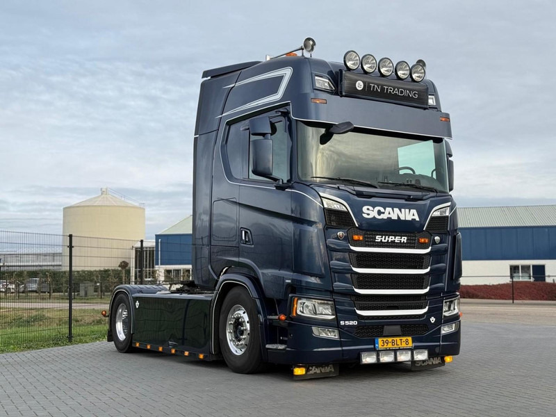 Scania S520 VOLLUCHT, RETARDER, LEATHER, ALCOA, 9 TONS VOORAS, TACHO 2. - Xe đầu kéo: hình 1 Scania S520 VOLLUCHT, RETARDER, LEATHER, ALCOA, 9 TONS VOORAS, TACHO 2. - Xe đầu kéo: hình 1
