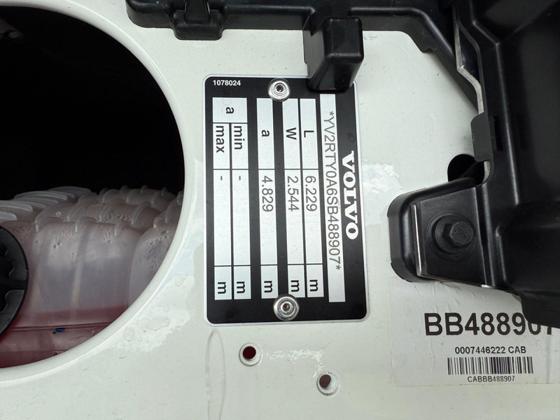 Volvo FH 13.460XL NEW, FULL AIR, ALCOA, HYDRAULIC, XL, FULL. - Xe đầu kéo: hình 5 Volvo FH 13.460XL NEW, FULL AIR, ALCOA, HYDRAULIC, XL, FULL. - Xe đầu kéo: hình 5
