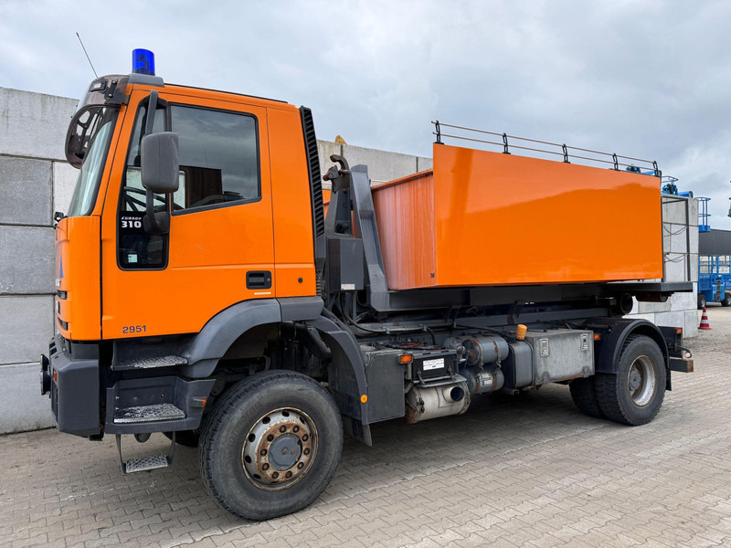 Iveco Eurotrakker 310 4x4 - Xe tải cứu hỏa: hình 3 Iveco Eurotrakker 310 4x4 - Xe tải cứu hỏa: hình 3
