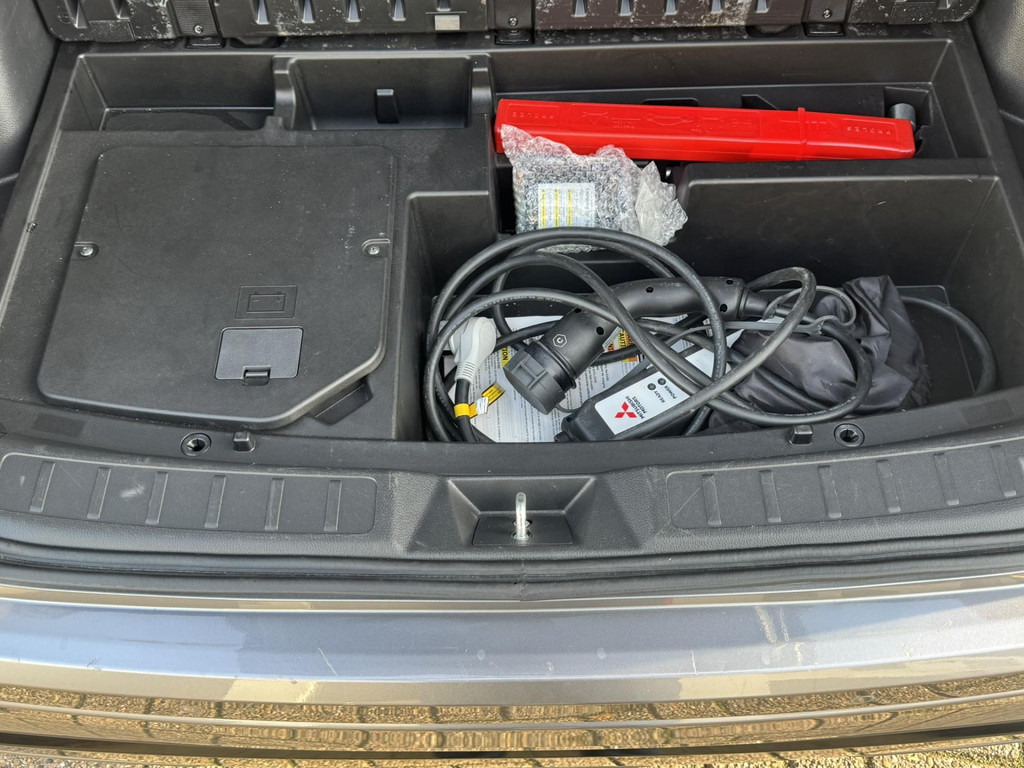 SUV Mitsubishi Eclipse Cross-2.4 PHEV Business Executive Adaptive cruise Climate control Stuur- Stoelverwarming v/a Apple / Android: hình 14 SUV Mitsubishi Eclipse Cross-2.4 PHEV Business Executive Adaptive cruise Climate control Stuur- Stoelverwarming v/a Apple / Android: hình 14