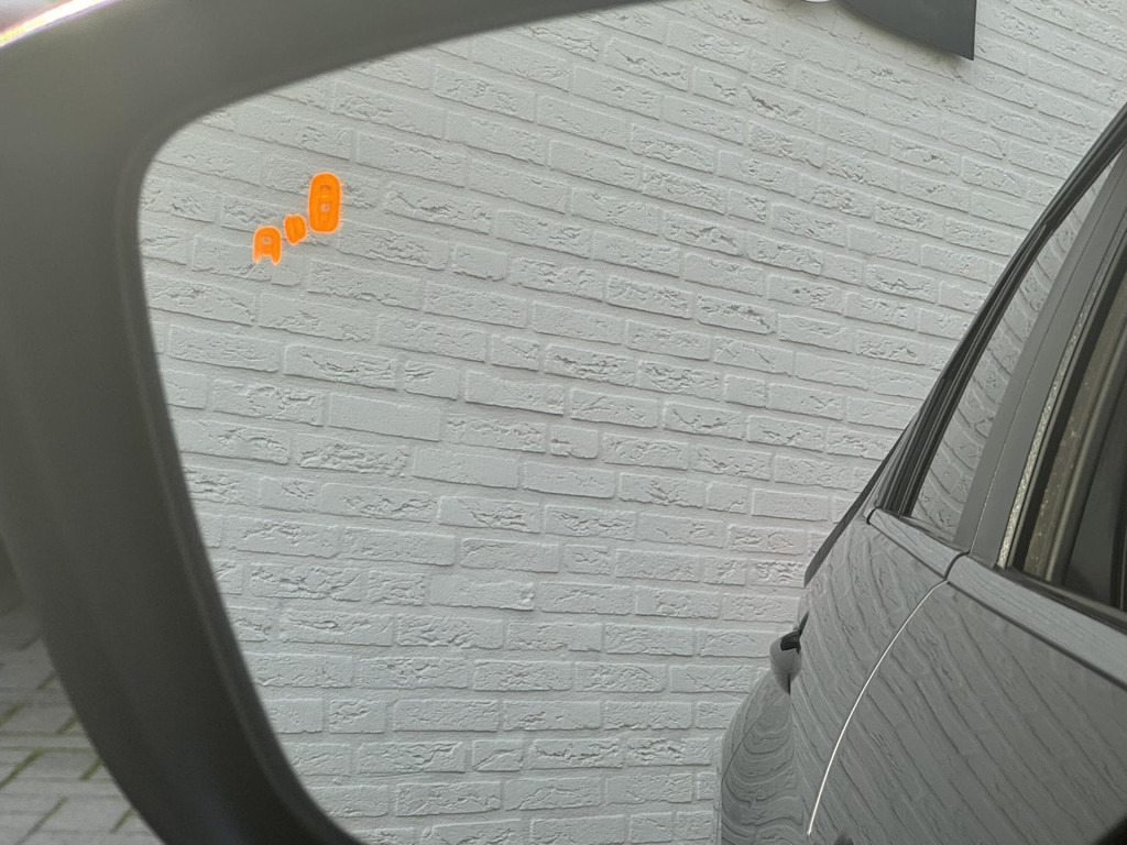 SUV Mitsubishi Eclipse Cross-2.4 PHEV Business Executive Adaptive cruise Climate control Stuur- Stoelverwarming v/a Apple / Android: hình 18 SUV Mitsubishi Eclipse Cross-2.4 PHEV Business Executive Adaptive cruise Climate control Stuur- Stoelverwarming v/a Apple / Android: hình 18