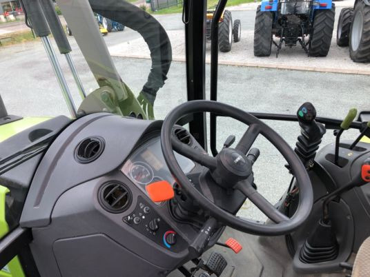 Claas AXOS 320 CX tracteur + chargeur Mailleux MX T408 - Máy cày: hình 4 Claas AXOS 320 CX tracteur + chargeur Mailleux MX T408 - Máy cày: hình 4