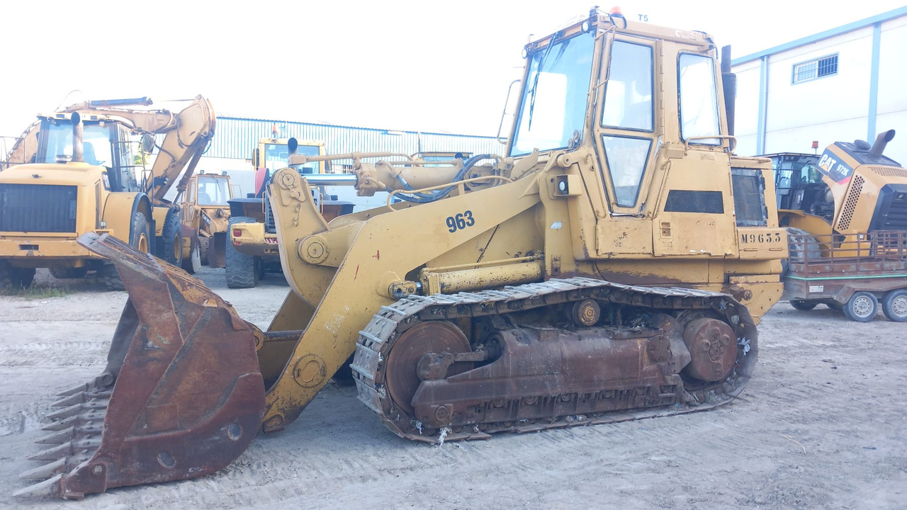 Caterpillar 963 - Máy xúc lật bánh xích: hình 2 Caterpillar 963 - Máy xúc lật bánh xích: hình 2