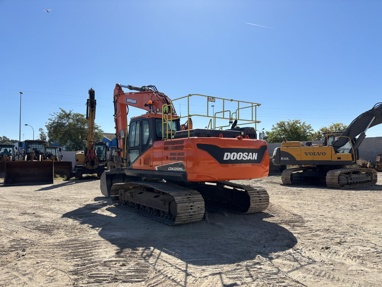 DOOSAN DX225-5 - Máy xúc bánh xích: hình 3 DOOSAN DX225-5 - Máy xúc bánh xích: hình 3