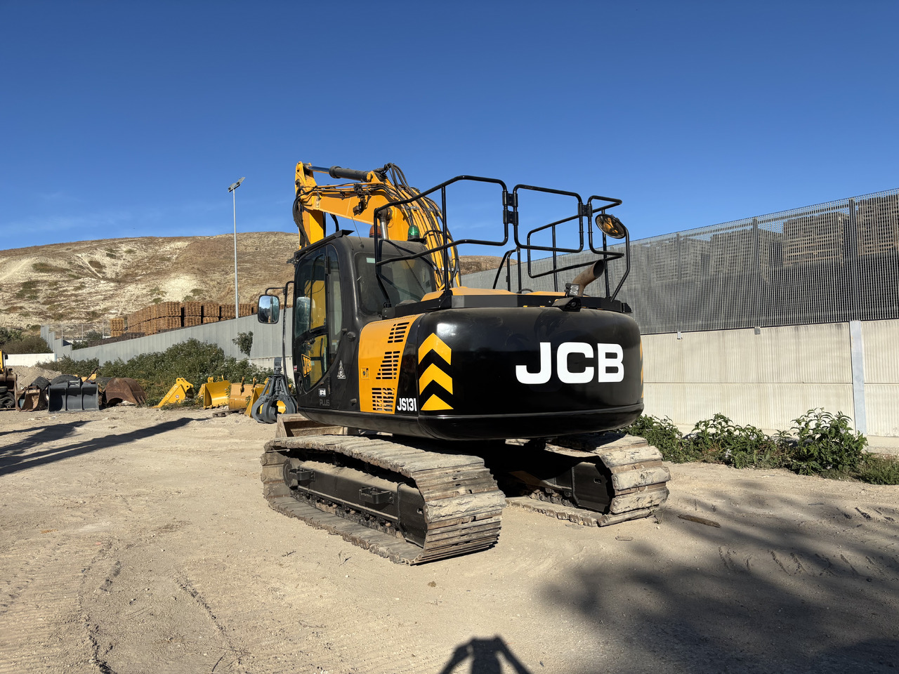 JCB JS131LC - Máy xúc bánh xích: hình 3 JCB JS131LC - Máy xúc bánh xích: hình 3