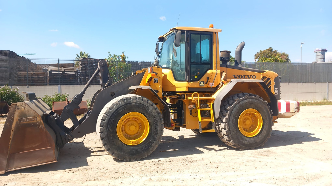 Volvo L110F - Máy xúc lật bánh lốp: hình 1 Volvo L110F - Máy xúc lật bánh lốp: hình 1