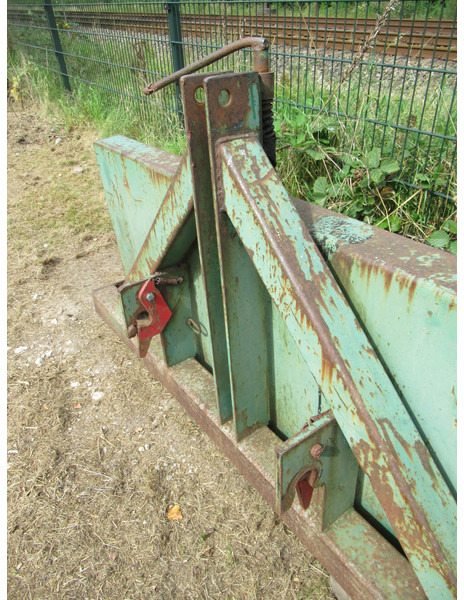 Grondbakje tbv Trekker 3-PT hef Kantelbaar - Gầu xúc lật: hình 5 Grondbakje tbv Trekker 3-PT hef Kantelbaar - Gầu xúc lật: hình 5
