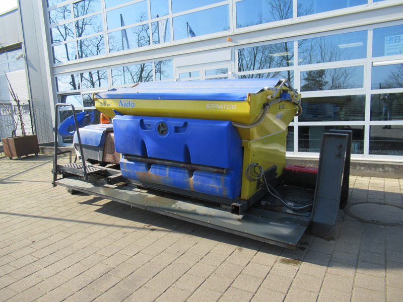 NIDO Stratos B25-27 VCLN-490 HYDRO 2,5m3 + 1.210 L. Hooklift - Máy dàn trải cát/ Muối: hình 4 NIDO Stratos B25-27 VCLN-490 HYDRO 2,5m3 + 1.210 L. Hooklift - Máy dàn trải cát/ Muối: hình 4