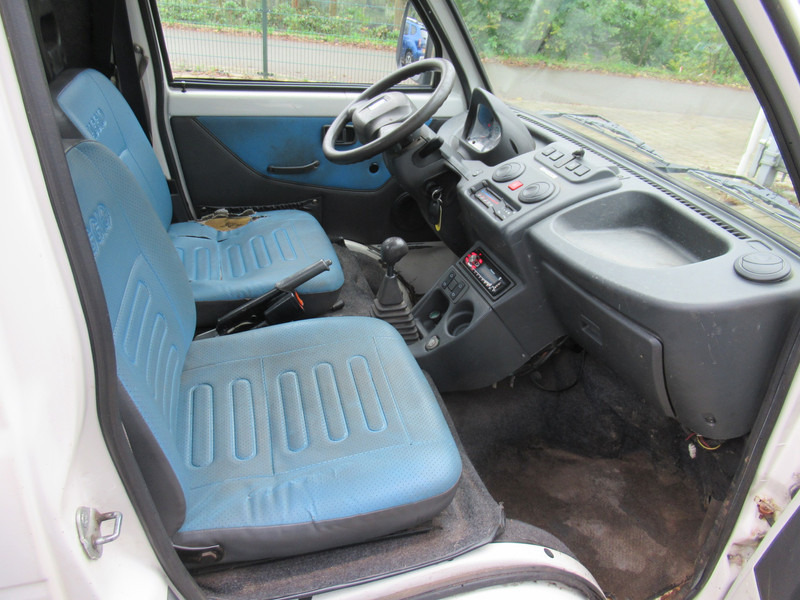 Interior photo 1: Xe tải nhỏ phẳng Piaggio Porter 1.3i 46KW Extra PICKUP Bi-Fuel Benzine - CNG