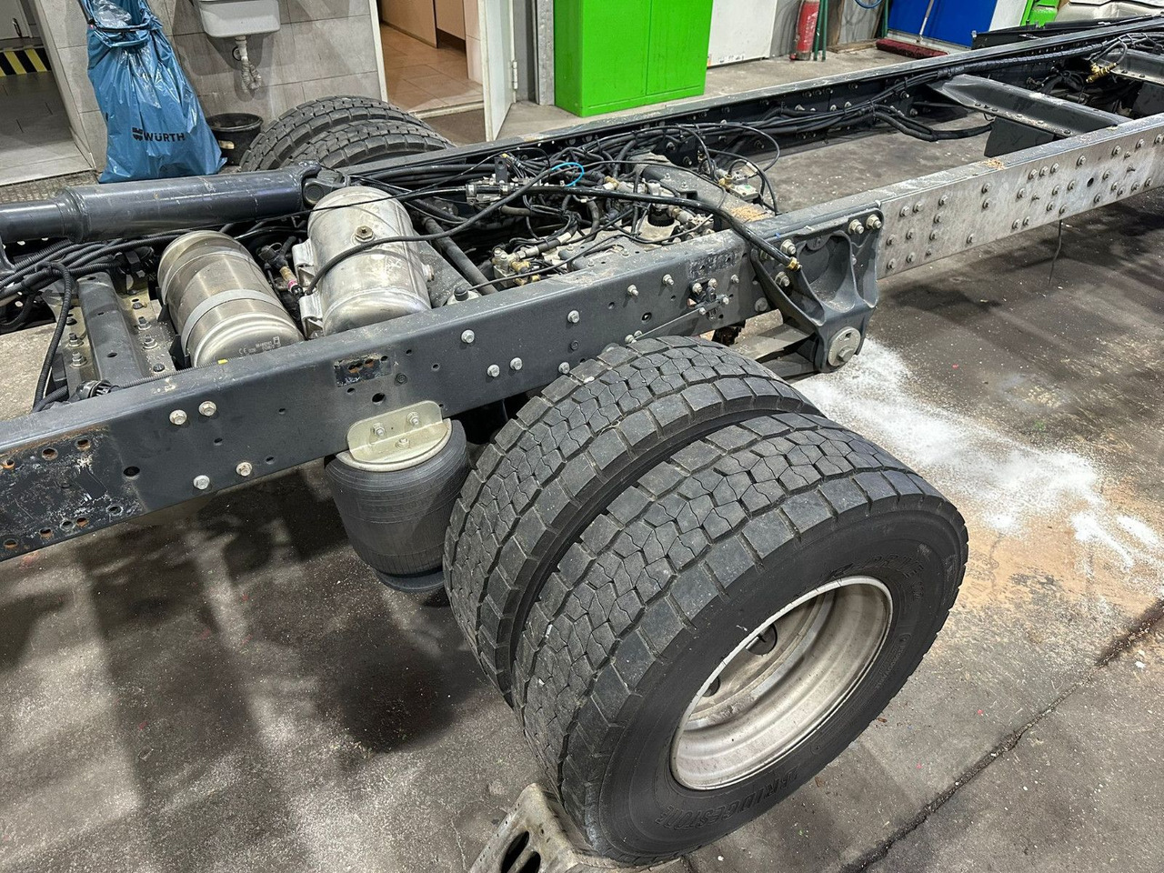 Iveco 110EL25 Unfallchassis ohne Motor/Getriebe - Xe tải khung gầm: hình 2 Iveco 110EL25 Unfallchassis ohne Motor/Getriebe - Xe tải khung gầm: hình 2