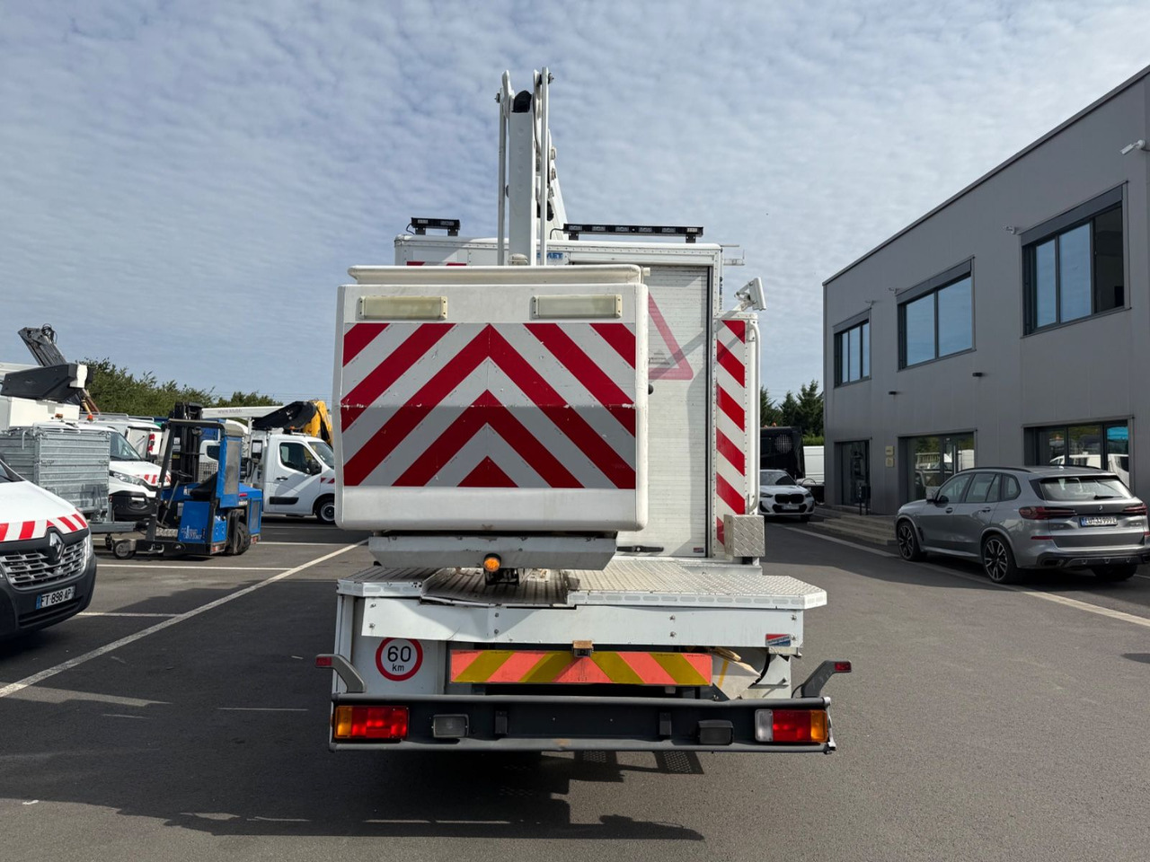 Iveco Eurocargo 120E18 E5/15m/Comet 151TAL - Nền bục trên không gắn trên xe tải: hình 5 Iveco Eurocargo 120E18 E5/15m/Comet 151TAL - Nền bục trên không gắn trên xe tải: hình 5