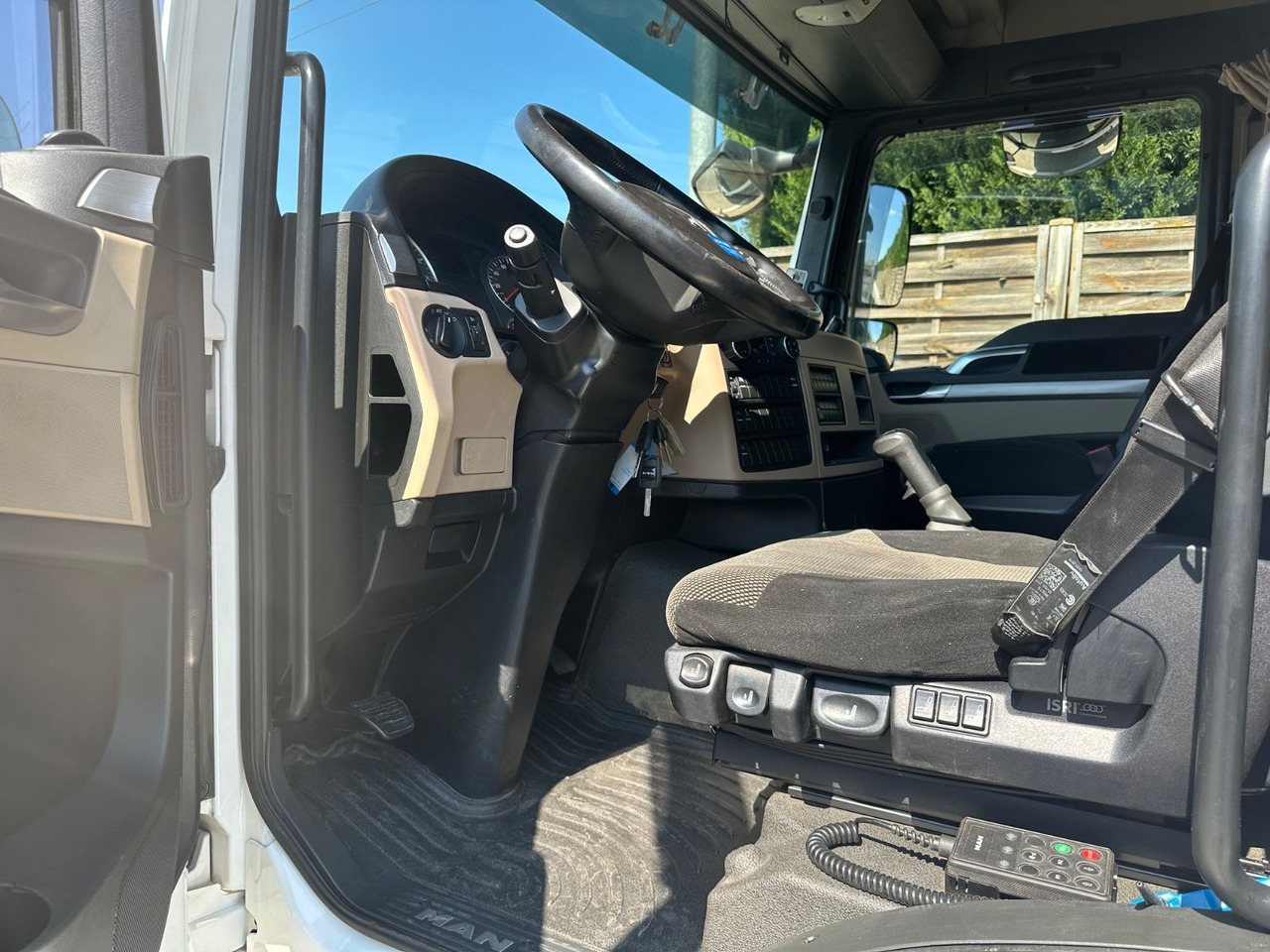 MAN 8.250 TGL*VDI2700*TOP*4-er Zug BFT Anhänger MAN 8.250 TGL*4x L1H1*XLX Kabine*VDI2700*TOP* - Xe tải chuyên chở tự động: hình 4 MAN 8.250 TGL*VDI2700*TOP*4-er Zug BFT Anhänger MAN 8.250 TGL*4x L1H1*XLX Kabine*VDI2700*TOP* - Xe tải chuyên chở tự động: hình 4