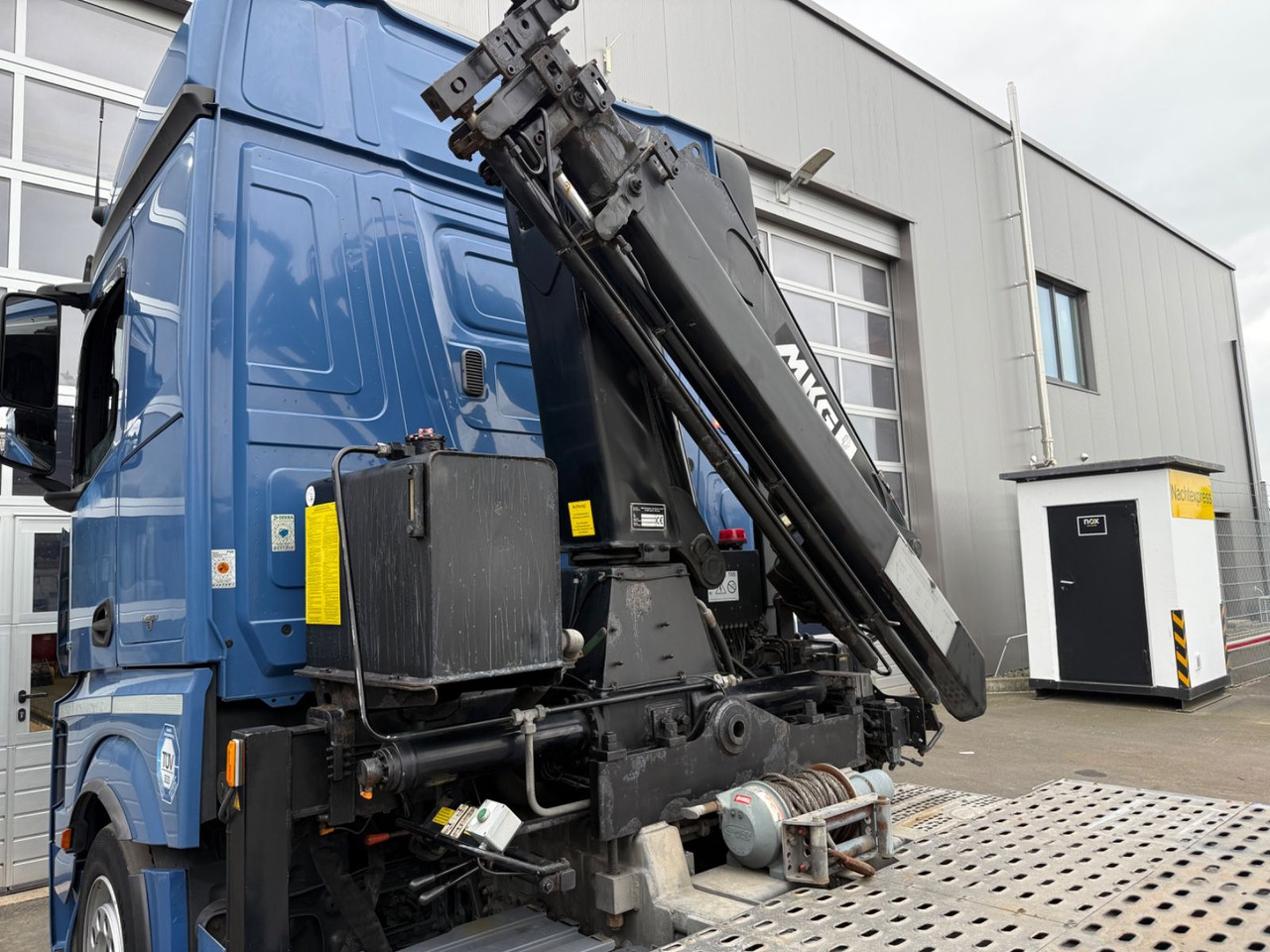 Mercedes-Benz Actros 1843 FVG 5-Zug / VDI 2700 / Kran MKG - Xe tải chuyên chở tự động: hình 4 Mercedes-Benz Actros 1843 FVG 5-Zug / VDI 2700 / Kran MKG - Xe tải chuyên chở tự động: hình 4