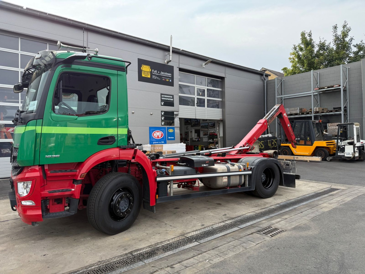 Mercedes-Benz Arocs 1836/10,7L/Hiab Ultima 14S/4x2/Autom./Top - Xe tải nâng móc: hình 3 Mercedes-Benz Arocs 1836/10,7L/Hiab Ultima 14S/4x2/Autom./Top - Xe tải nâng móc: hình 3